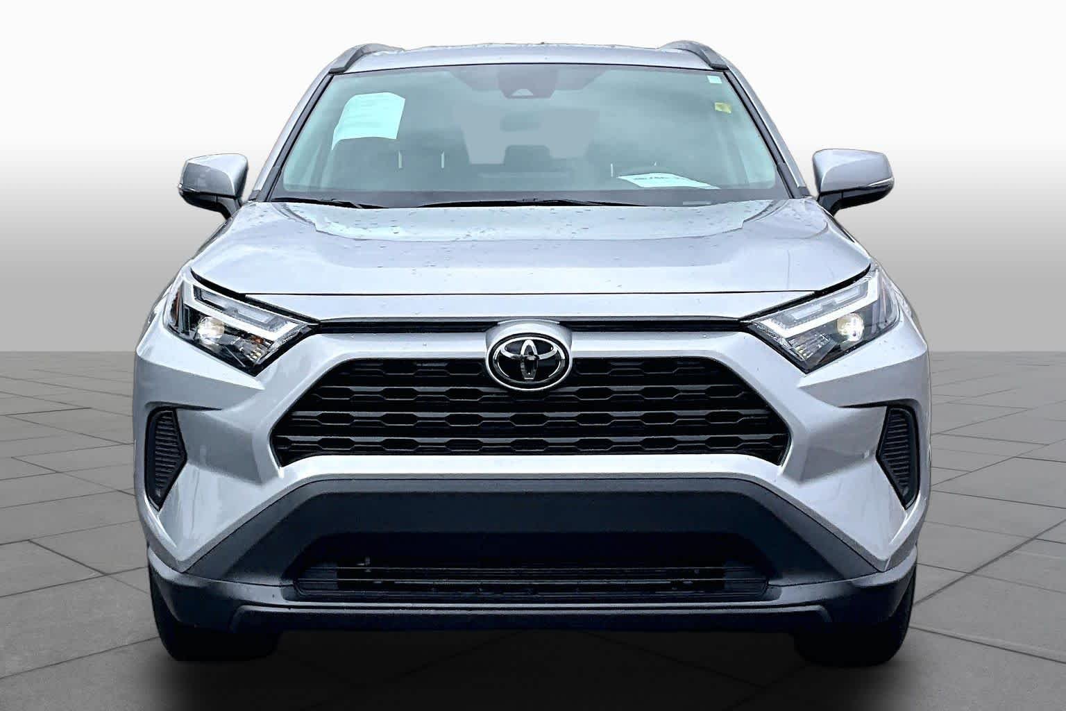 Used 2025 Silver Sky Metallic Toyota XLE image 4
