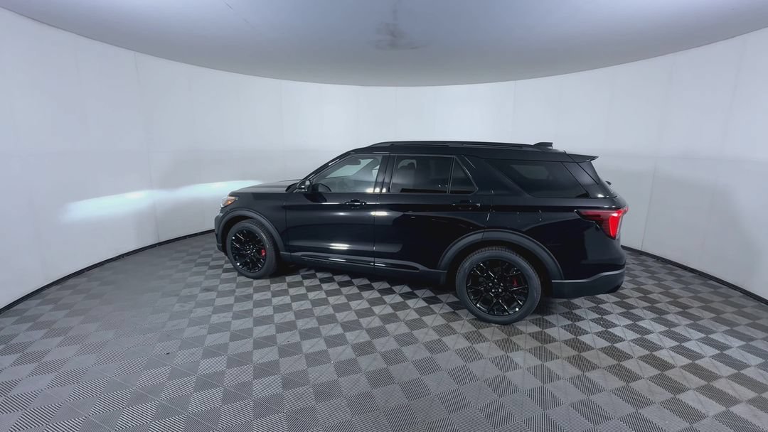 New 2027 Agate Black Metallic Ford ST image 6