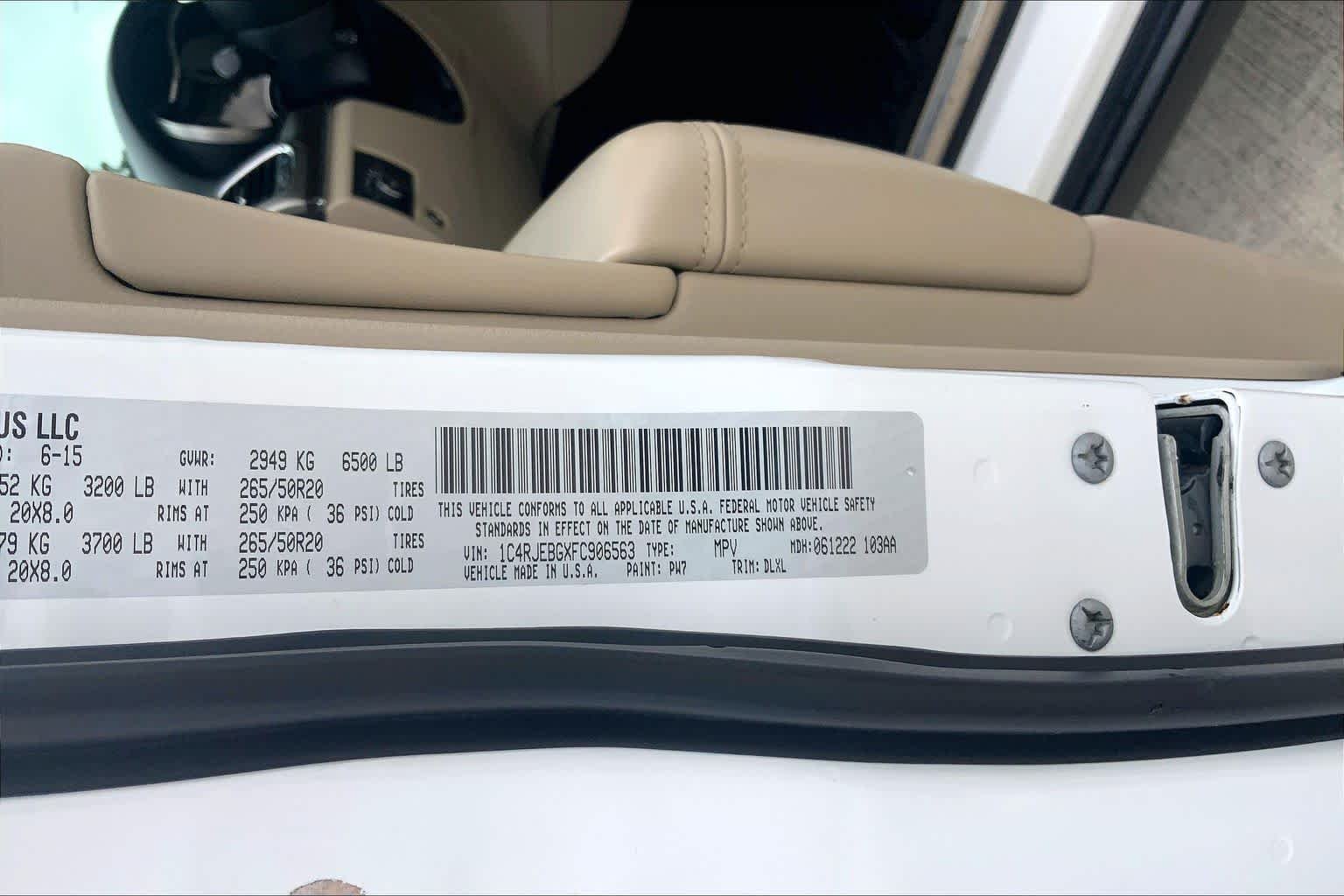 Used 2015 Bright White Clearcoat Jeep Limited image 31