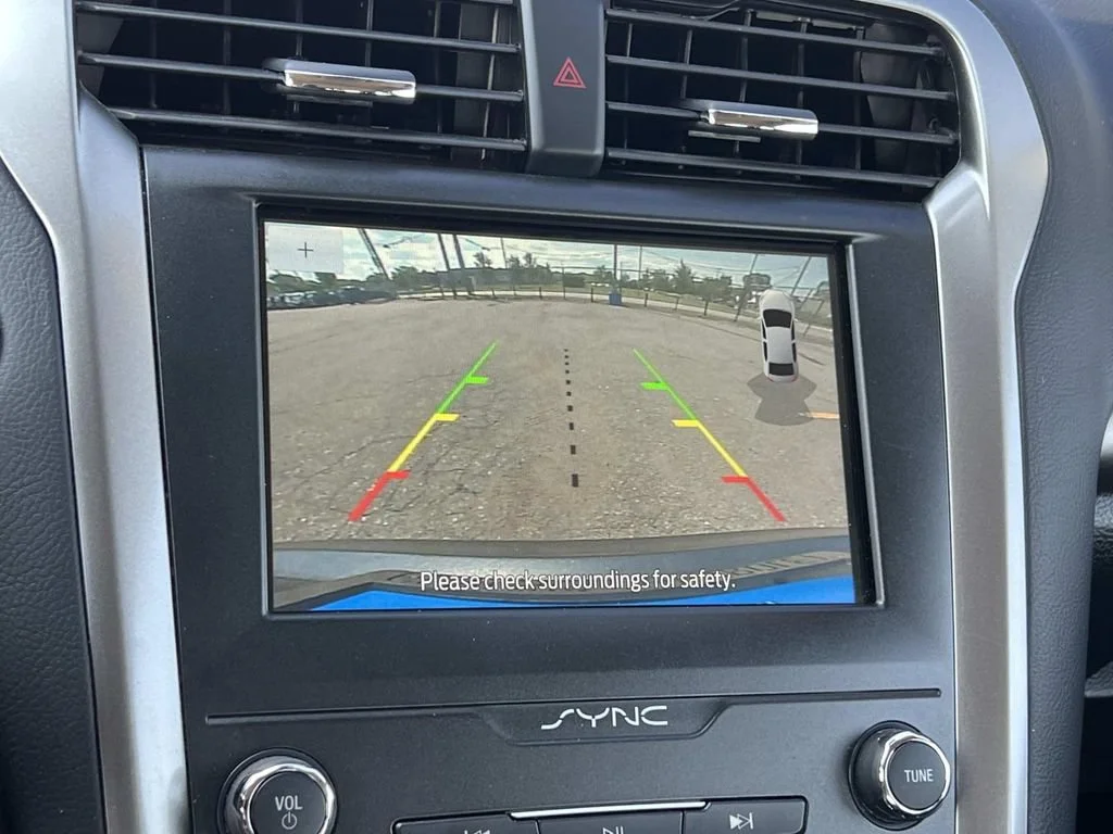 Used 2020 Gray Ford SE image 18