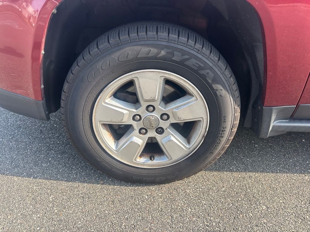 Used 2016 Red Jeep Latitude image 12