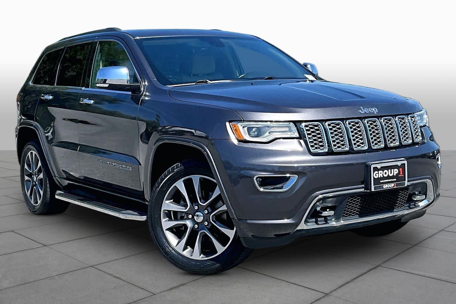 Used 2017 Granite Crystal Metallic Clearcoat Jeep Overland image 3