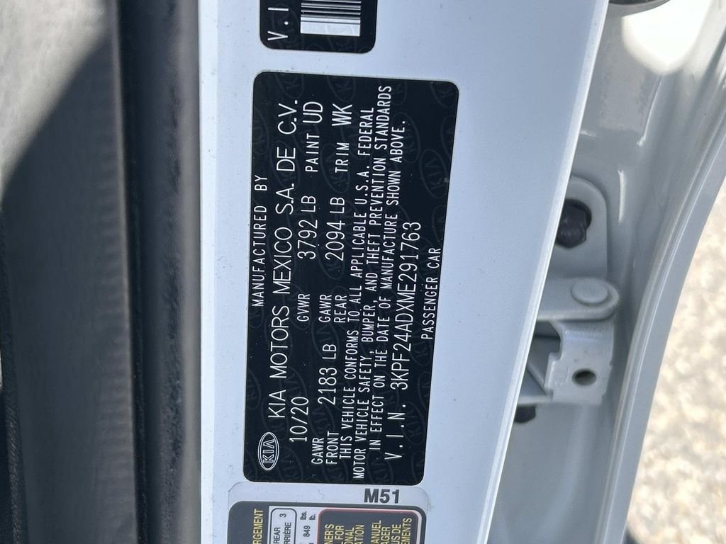 Used 2021 White Kia LXS image 9
