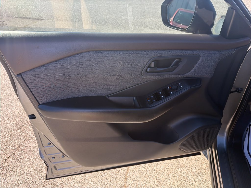 Used 2023 Gray Nissan S image 12