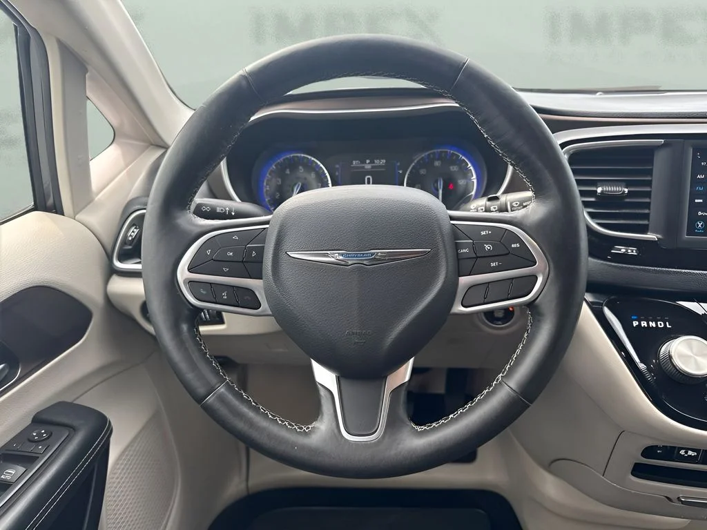 Used 2021 Gray Chrysler LXI image 8