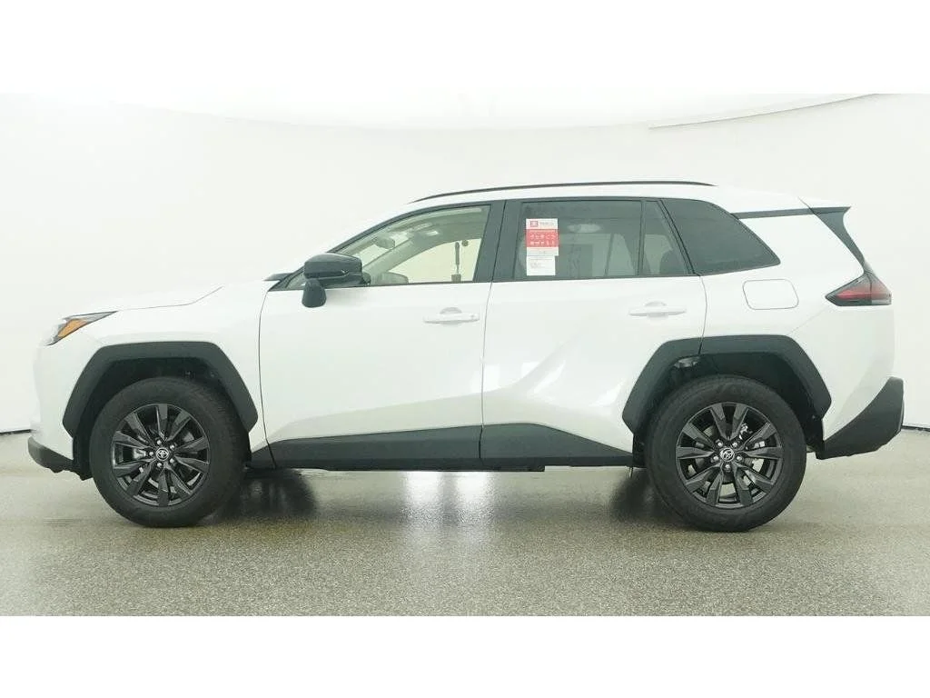 New 2026 Wind Chill Pearl Toyota XLE Premium image 25