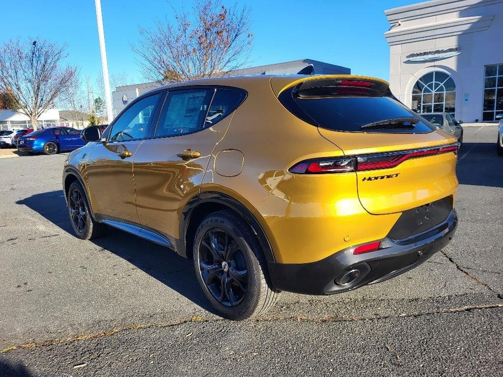 Used 2024 Acapulco Gold Dodge R/T Plus image 19