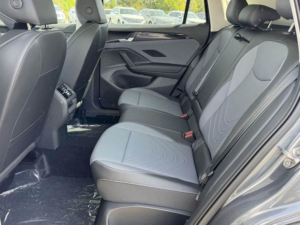 2025 Volkswagen Tiguan SE - Photo 16
