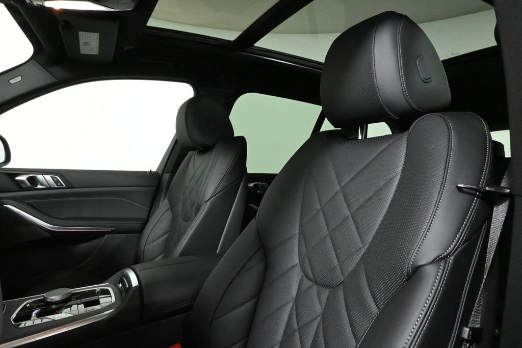 Used 2026 Black BMW xDrive50e image 17