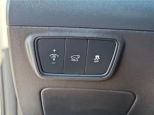 Used 2024 Silver Hyundai Limited Front-Wheel Drive image 19