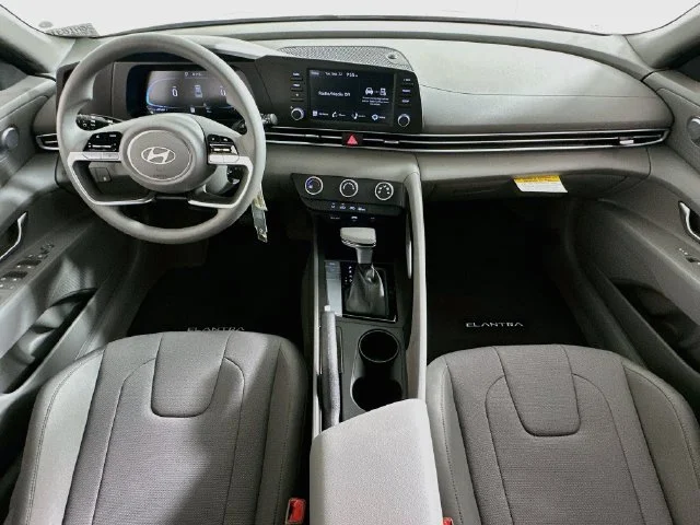 New 2026 Hyundai ELANTRA SE