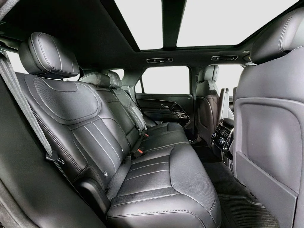 New 2026 Santorini Black Land Rover Dynamic SE image 29