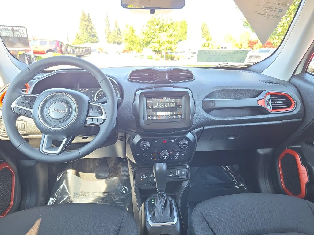 Certified Used 2020 White Jeep Latitude image 6