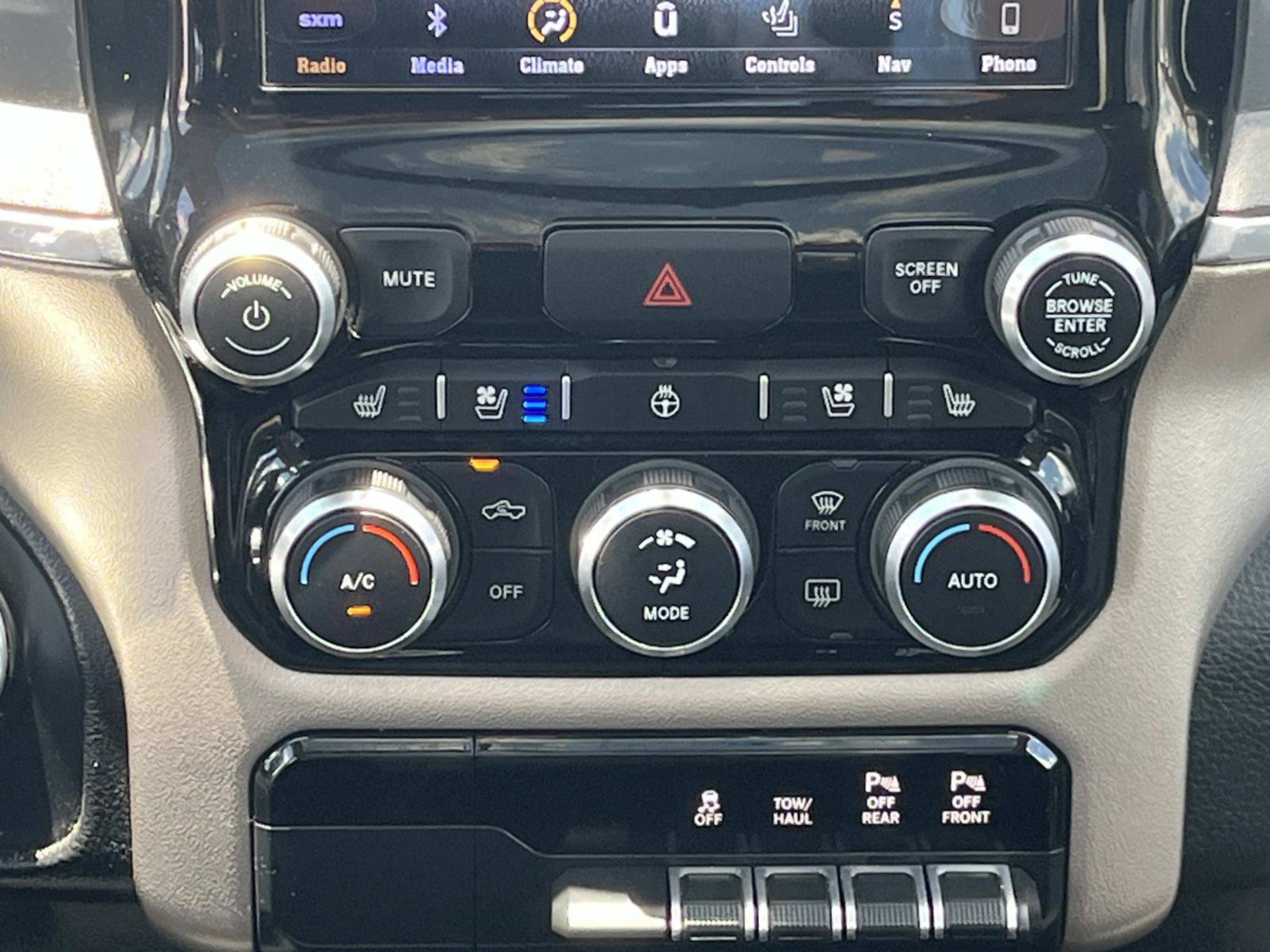 Used 2019 Delmonico Red Pearlcoat Ram Laramie image 19