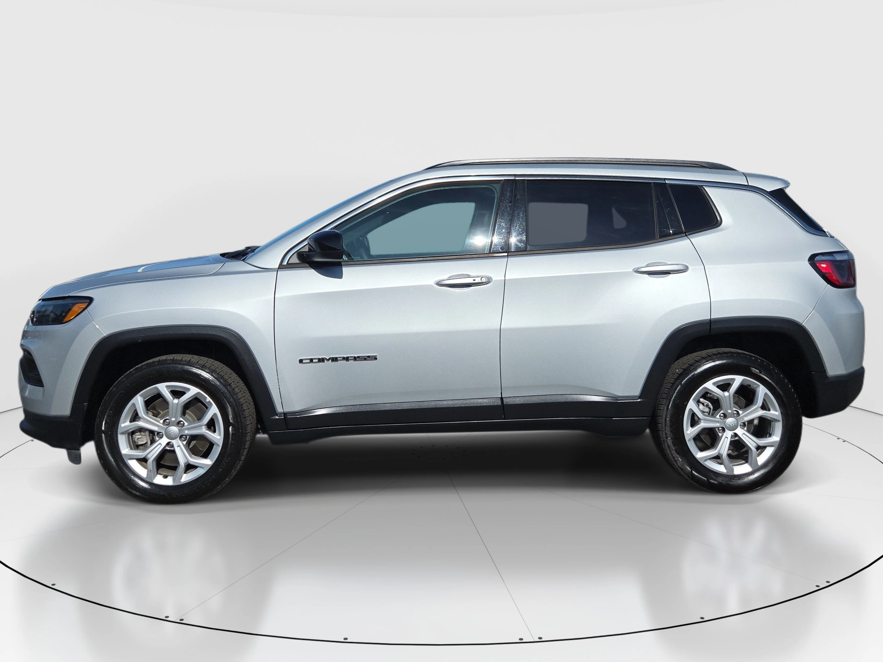 Certified Used 2024 Silver Jeep Latitude image 2