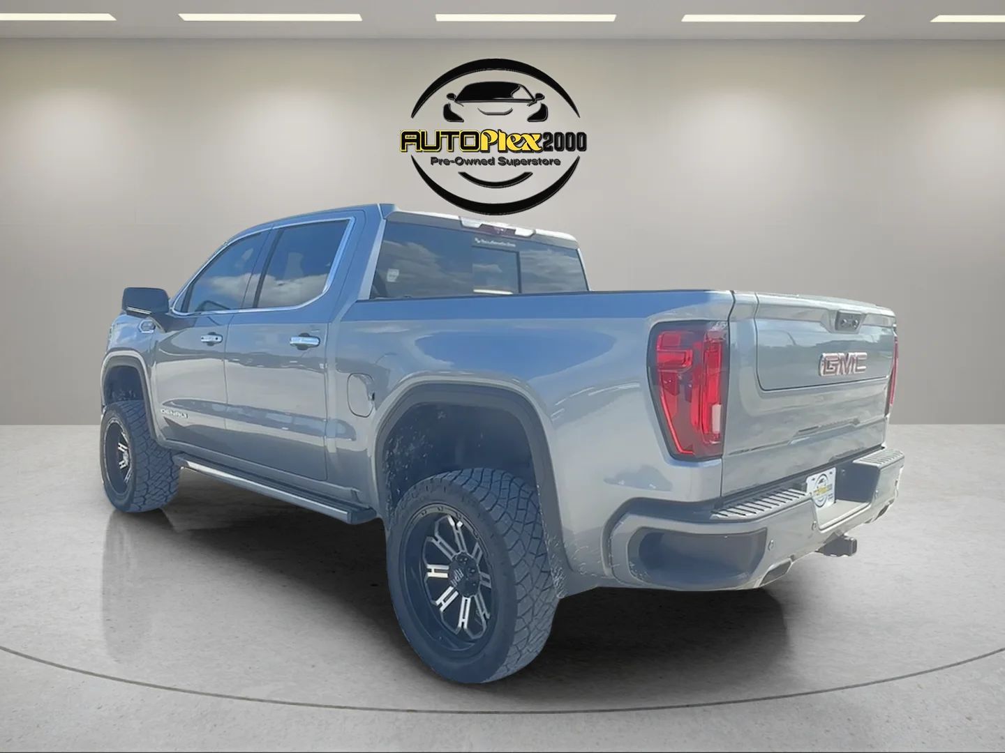 Used 2024 Silver GMC Denali image 5