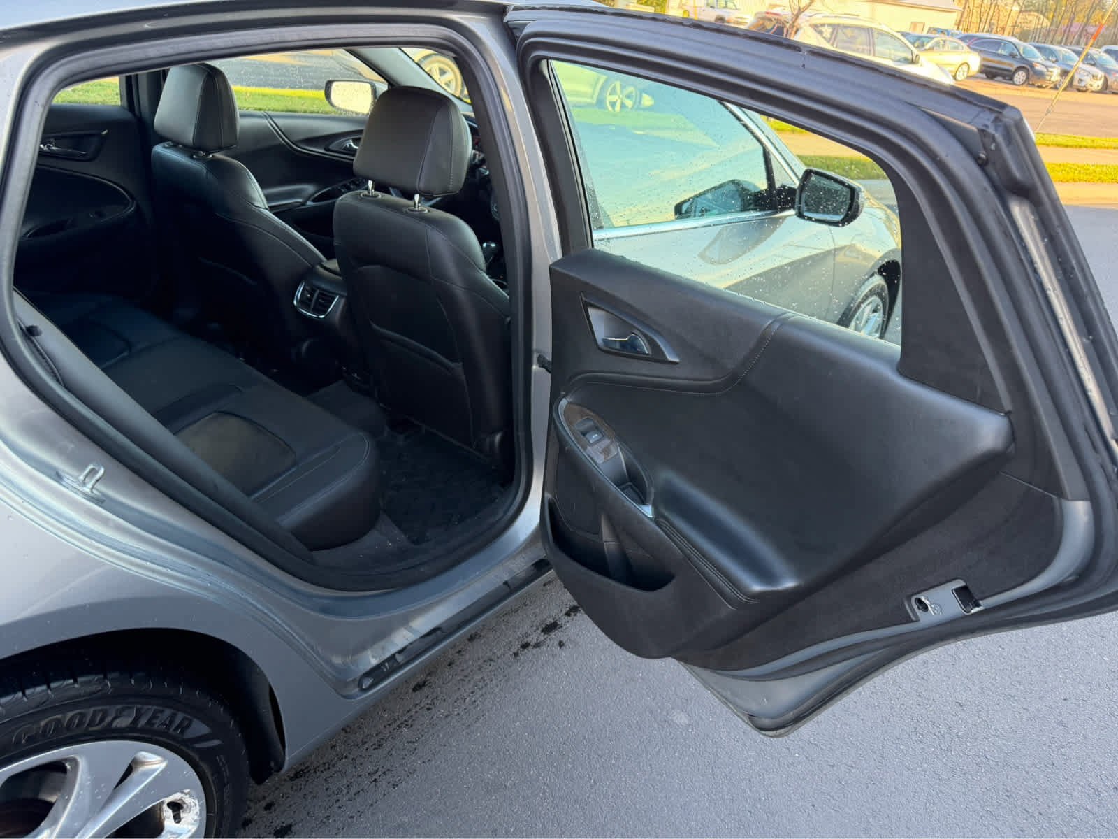 Used 2017 Pepperdust Metallic Chevrolet Premier image 7