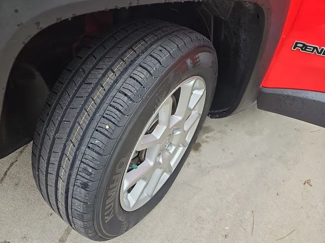 Used 2019 Red Jeep Latitude image 30