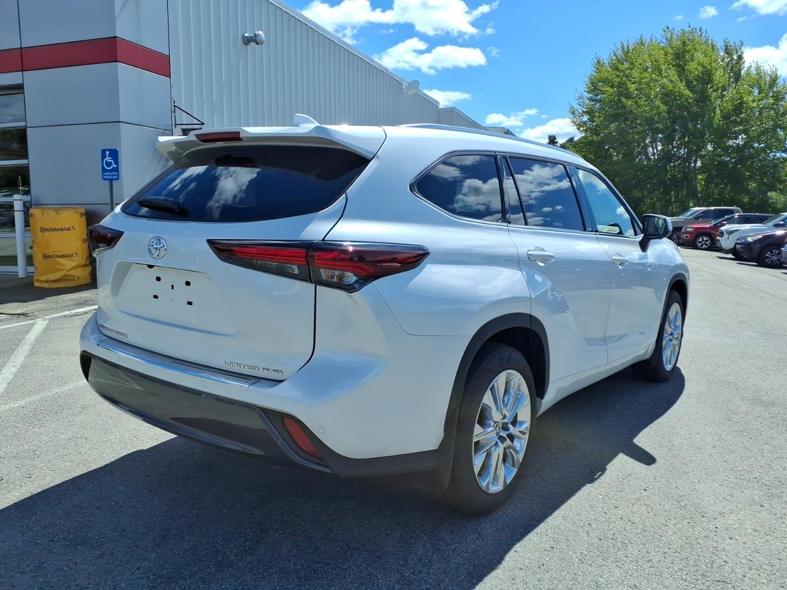 Used 2026 Wind Chill Pearl Toyota Limited image 3