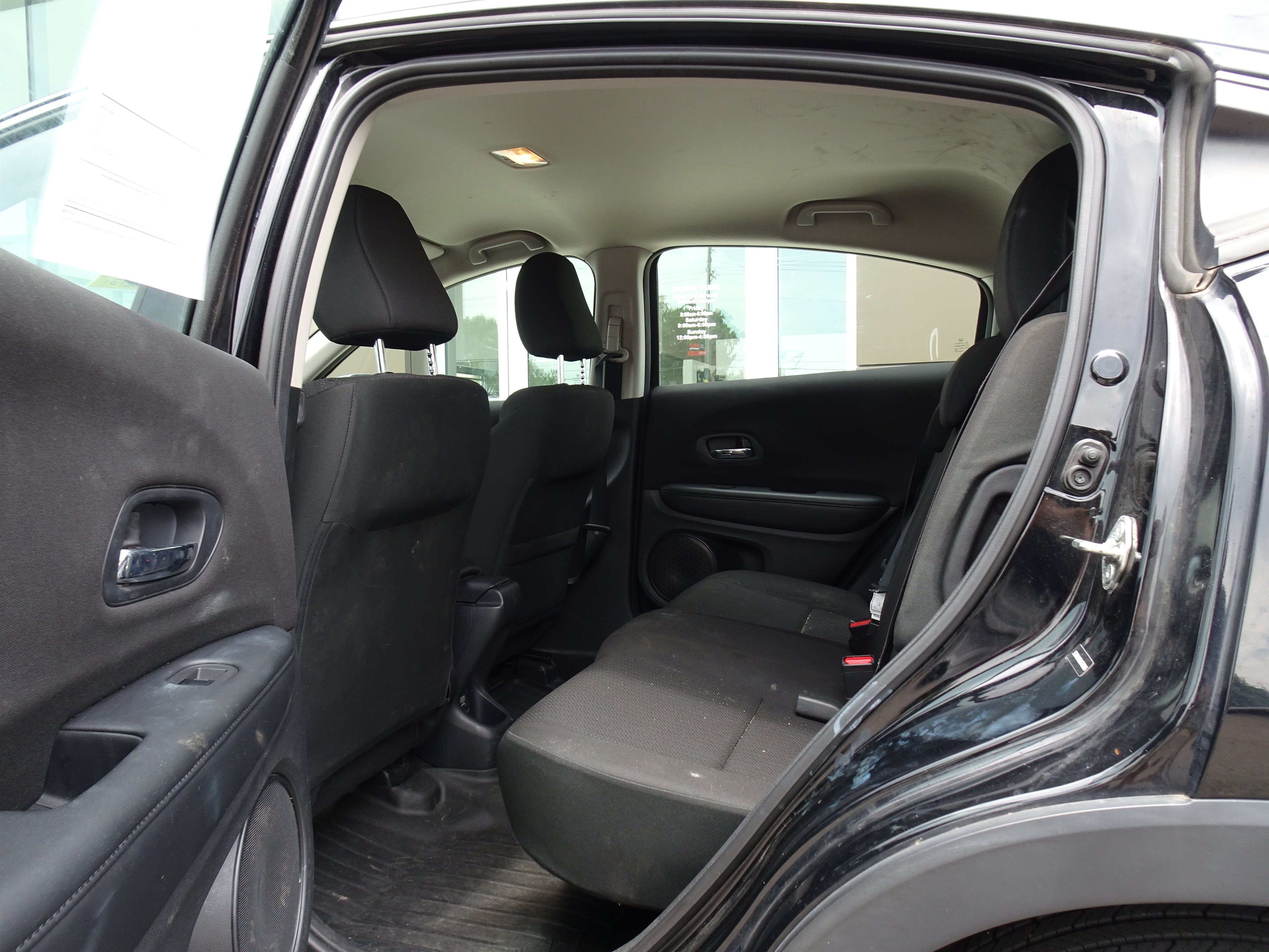 Used 2018  Honda LX image 10