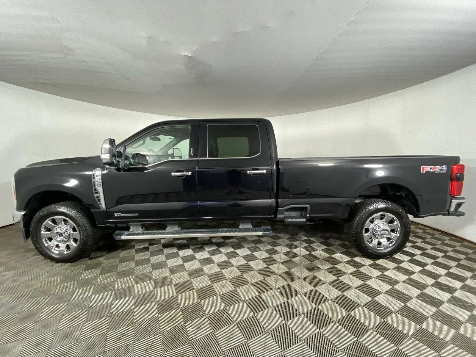 Used 2024 Agate Black Ford LARIAT image 4