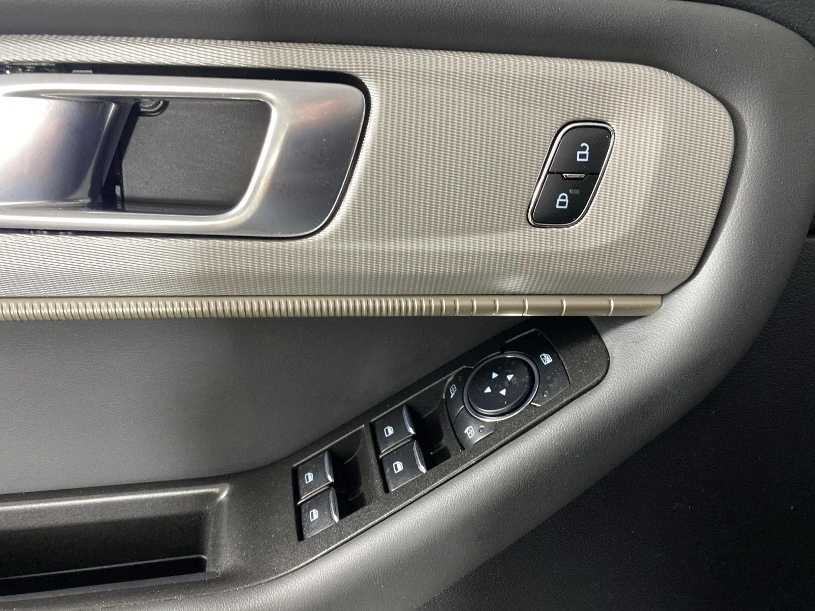 Used 2025 Vapor Blue Ford Active image 12