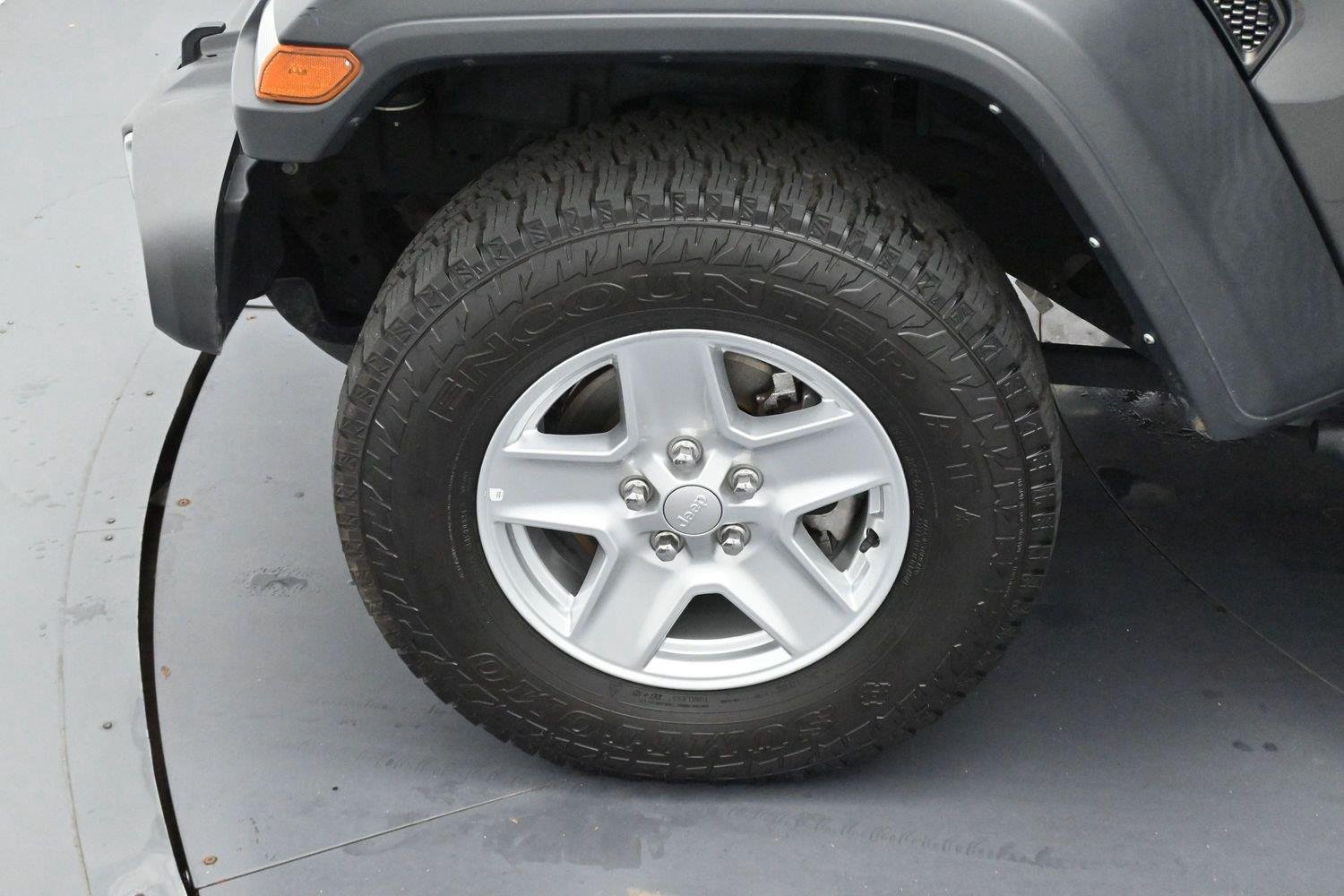 Used 2023 Granite Crystal Metallic Clearcoat Jeep Sport S image 28