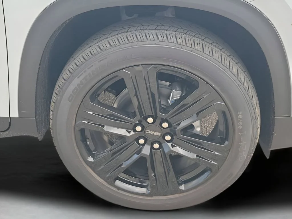New 2026 Glacier White Tricoat GMC Elevation image 20