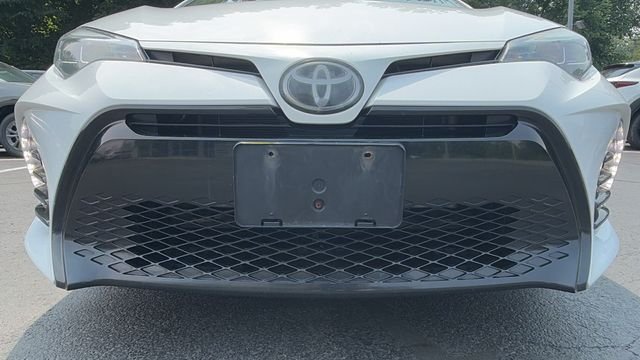 Used 2018 White Toyota SE image 11
