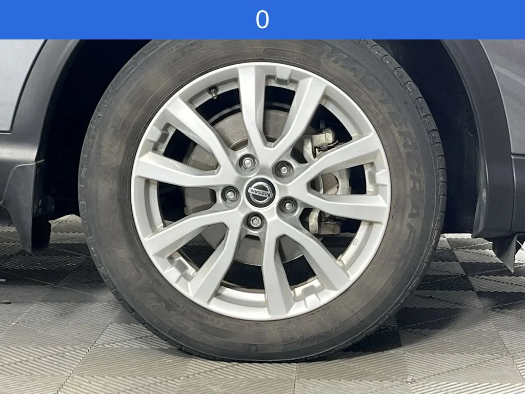 Used 2022 Gray Nissan S image 12