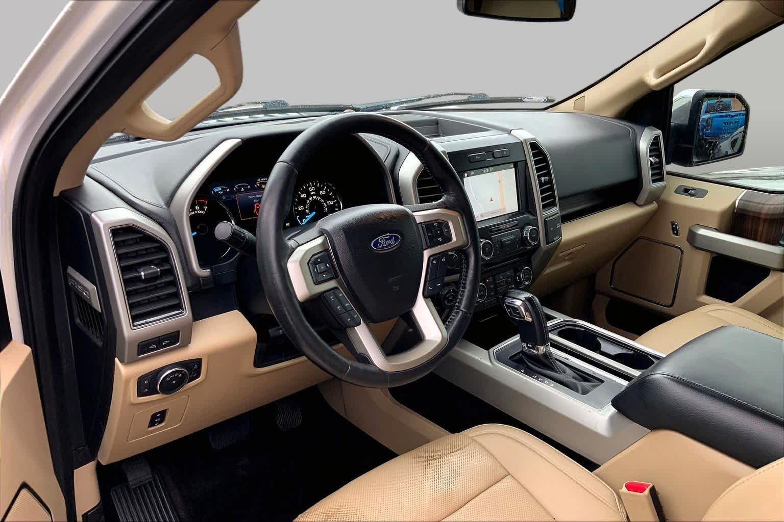 Used 2017 White Platinum Metallic Tri-Coat Ford Lariat image 15