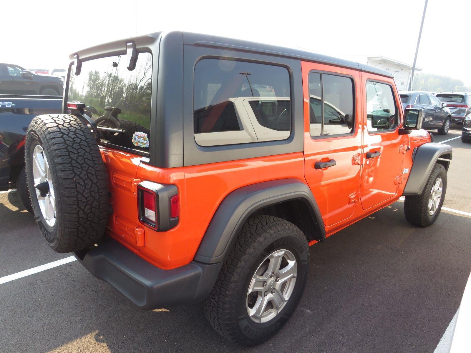 Used 2020 Punkn Metallic Clearcoat Jeep Sport S image 13