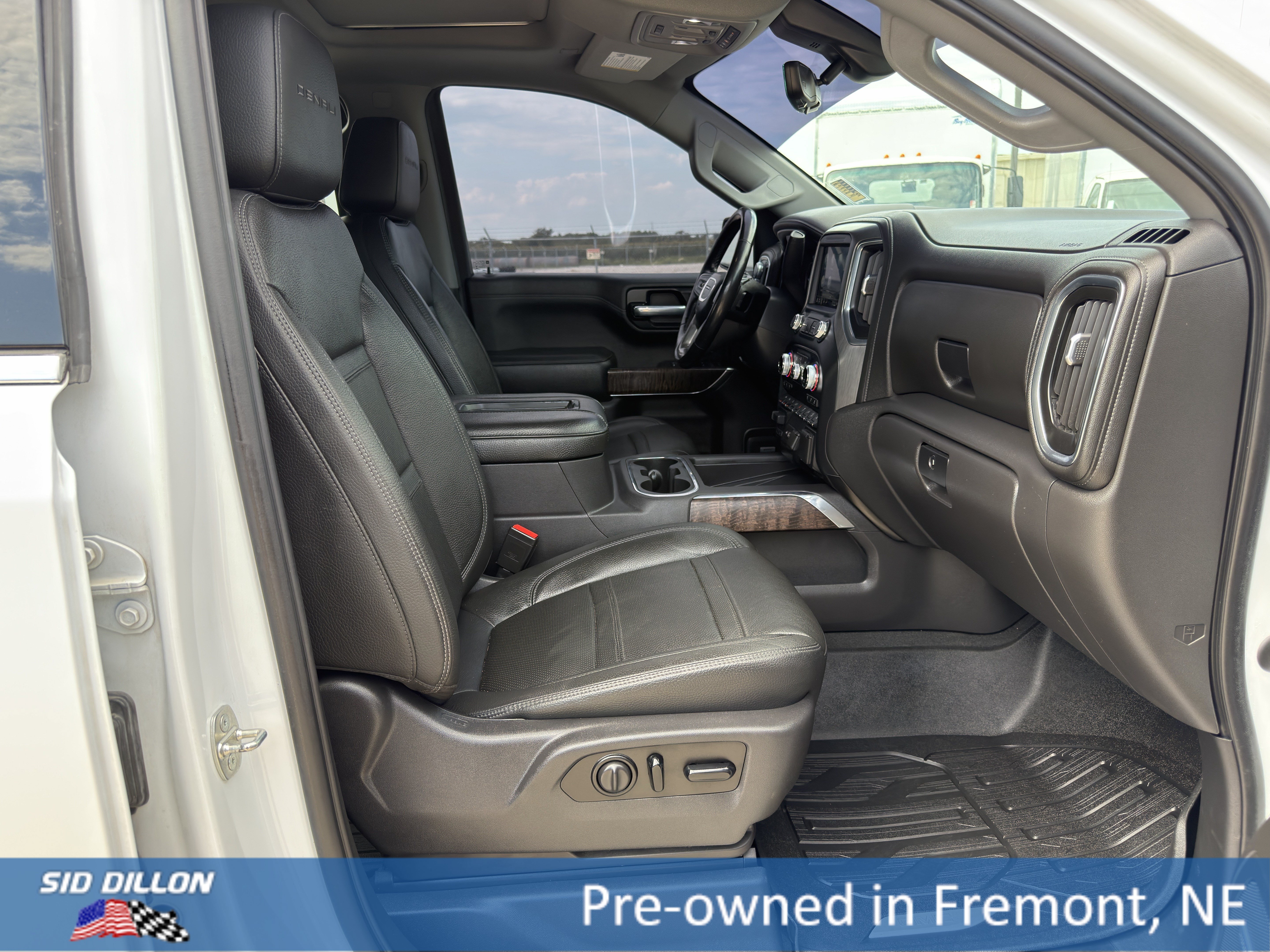 Used 2021 White Frost Tricoat GMC Denali image 19