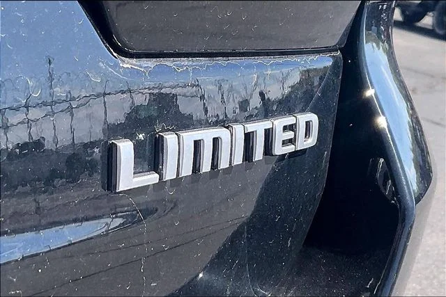 New 2026 Diamond Black Crystal Pearl-Coat Exterior Paint Jeep Limited image 26