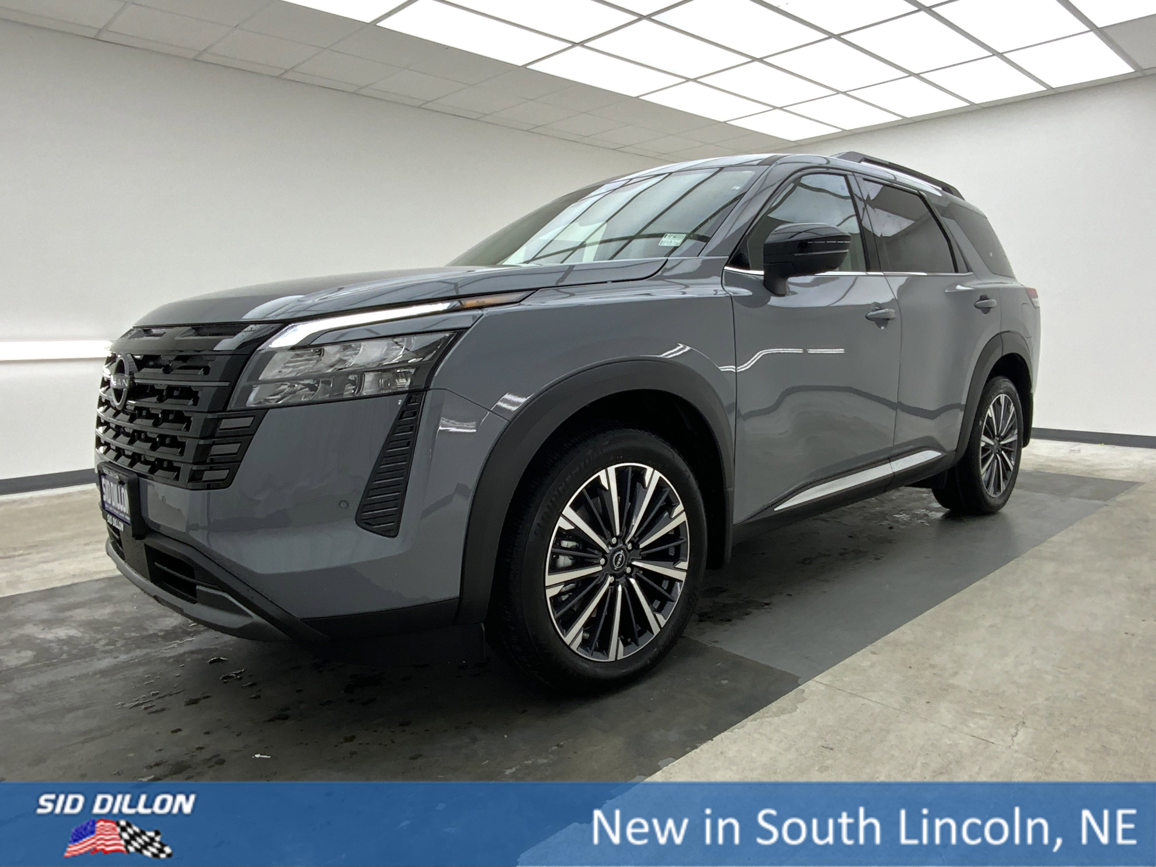 2026 Nissan Pathfinder Platinum 4WD's photo