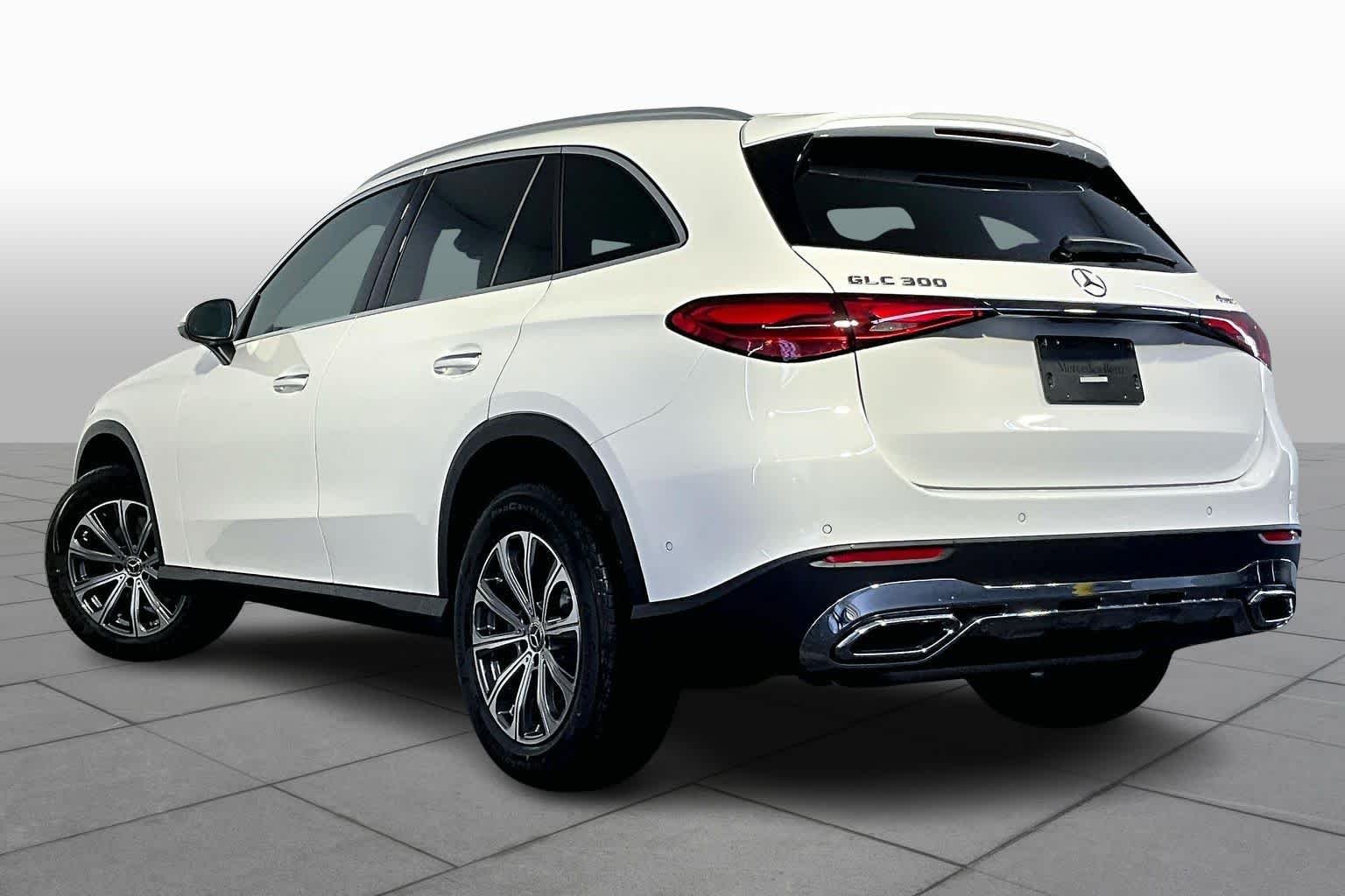 New 2026 Polar White Mercedes-Benz GLC 300 image 3