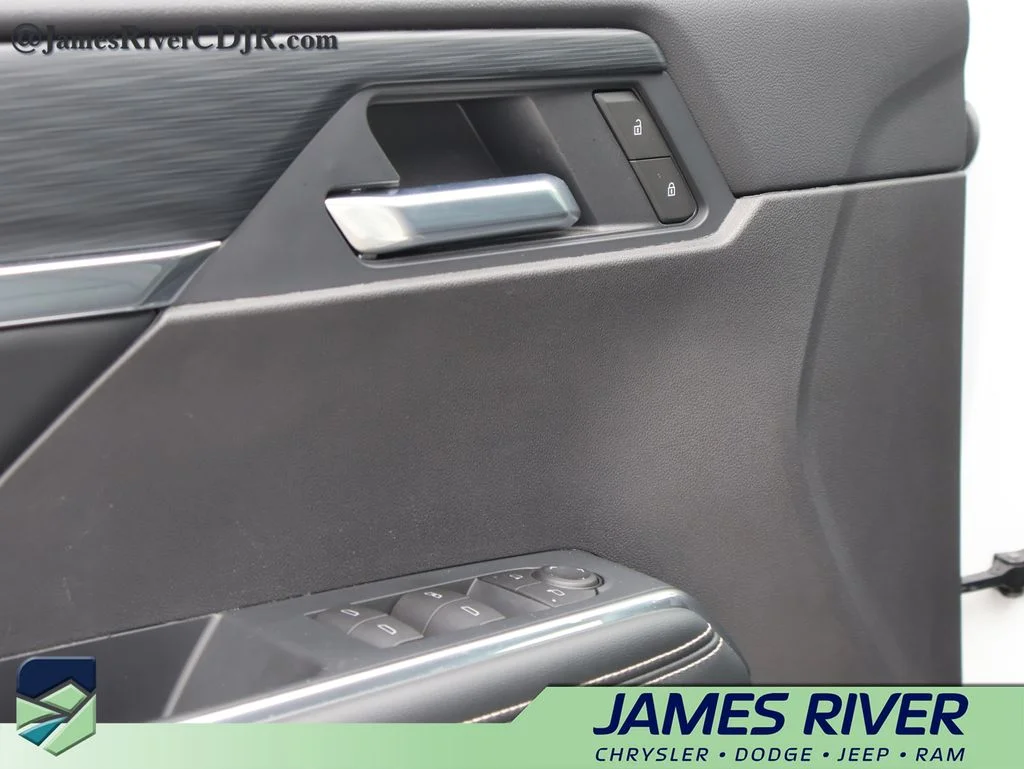 Used 2026 White GMC Elevation image 23