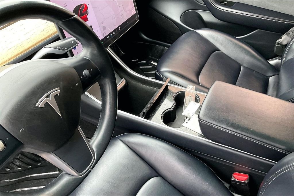 Used 2018  Tesla Long Range image 14