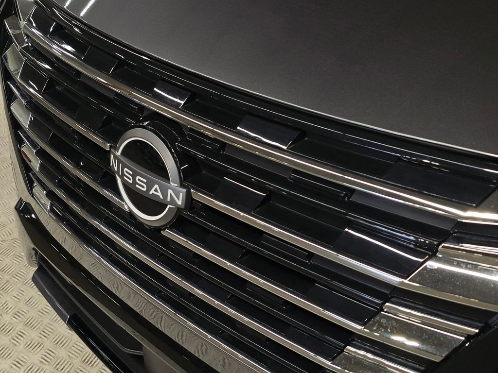 Used 2025 Gray Nissan Platinum image 13