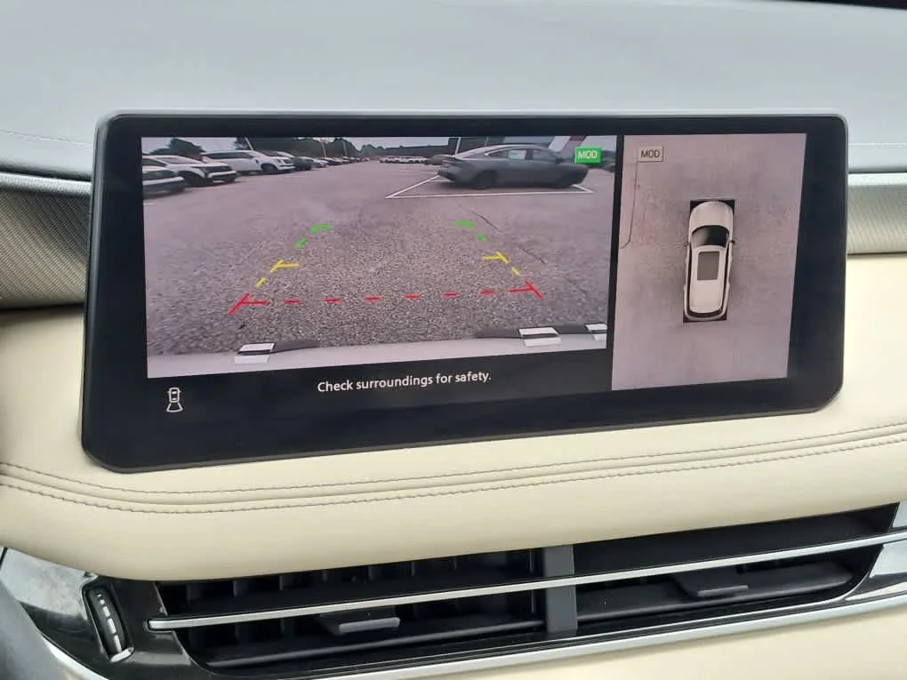 Used 2023 Majestic White INFINITI LUXE image 17