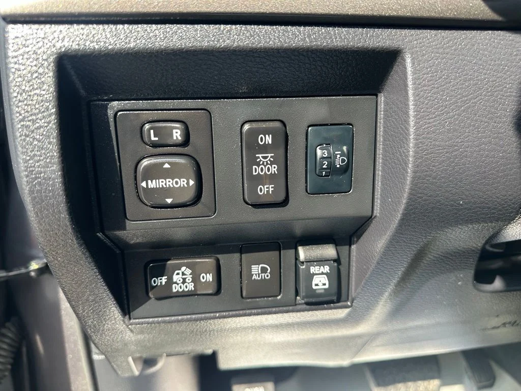 Used 2020 Gray Toyota SR5 image 15