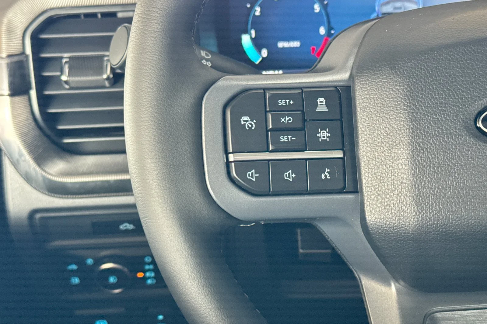 New 2026 Star White Metallic Tri-Coat Ford Lariat® image 28