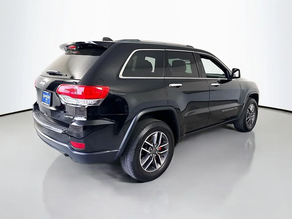 Used 2019 Diamond Black Crystal Pearlcoat Jeep Limited image 12