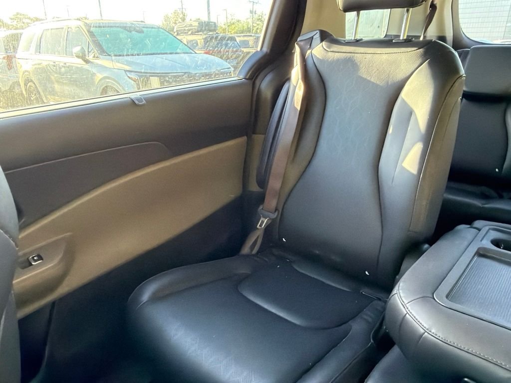 Certified Used 2025 Ceramic Silver Kia EX image 20
