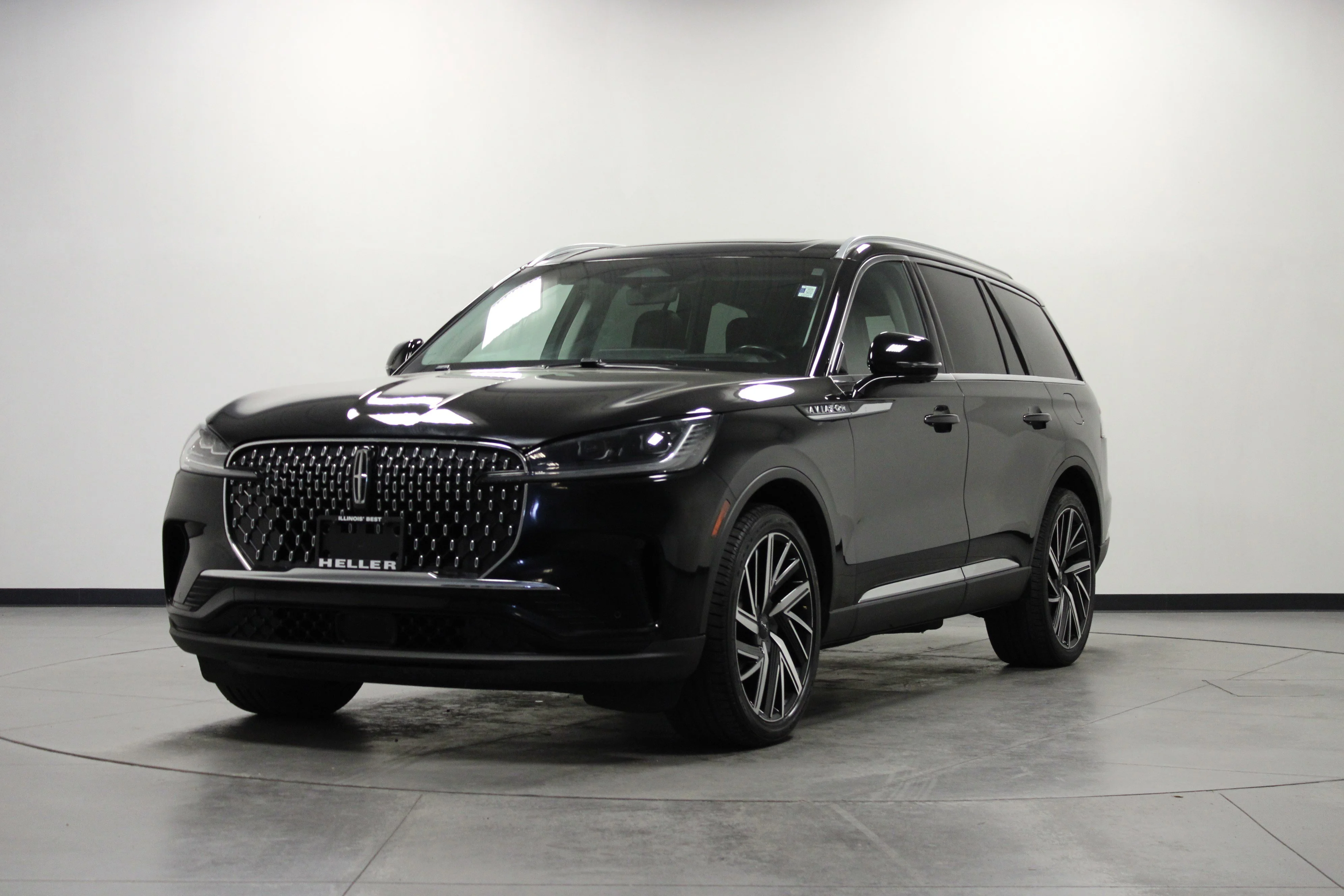 Used 2025 Infinite Black Metallic Clearcoat Lincoln Reserve image 8