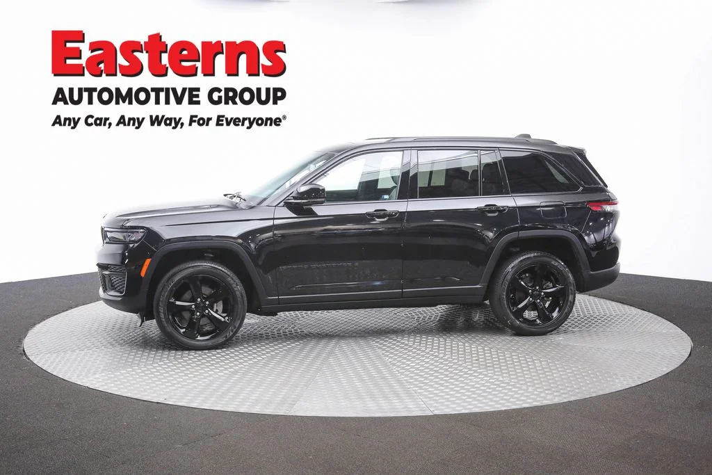 Used 2024 Black Jeep Altitude image 60