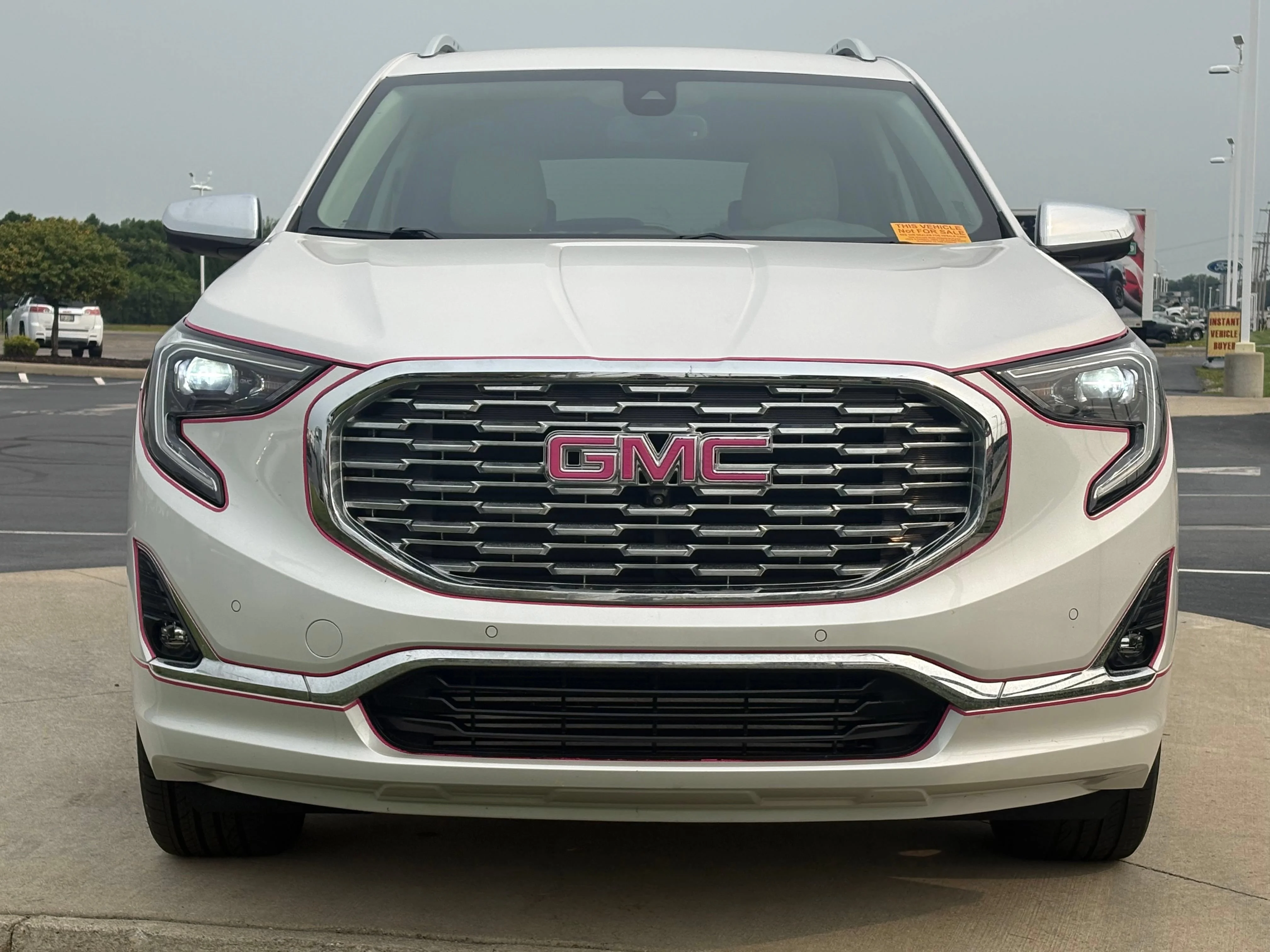 Used 2020 WHITE FROST TRICOAT GMC Denali image 2
