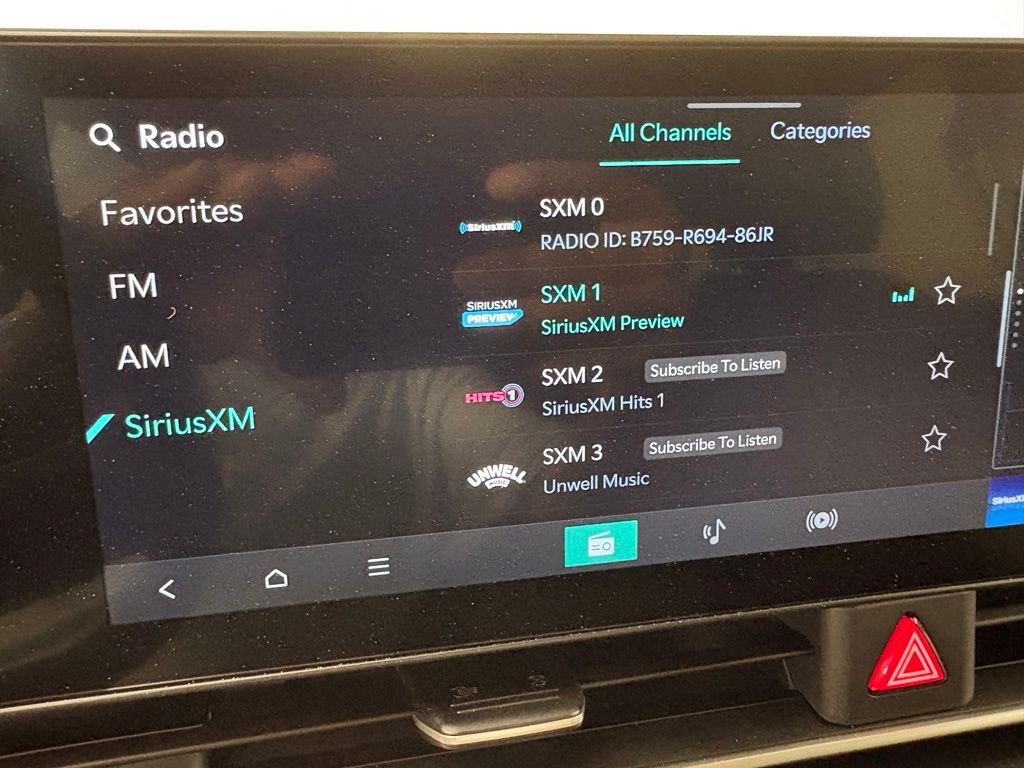 Used 2025 White Kia LXS image 28