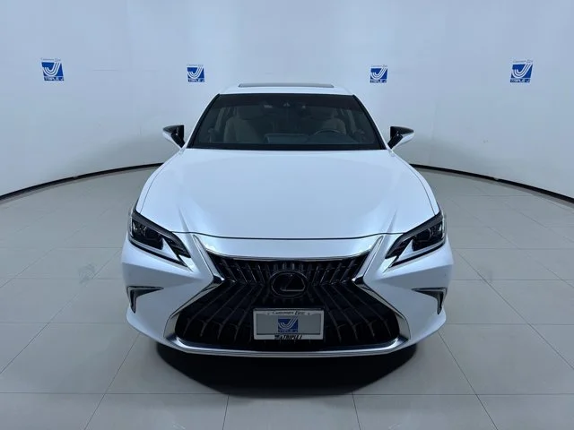 Used 2024 White Lexus ES 350 Luxury image 3