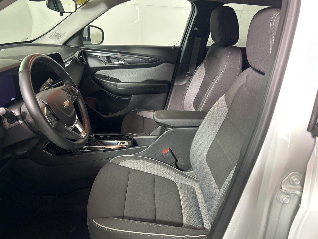 Used 2025 Summit White Chevrolet LT image 14